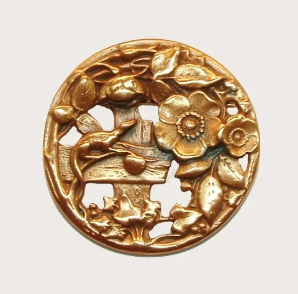 Vtg Horseradish Flowers & Lizard on Fence Circle Openwork Elven Style Brooch - Image 3