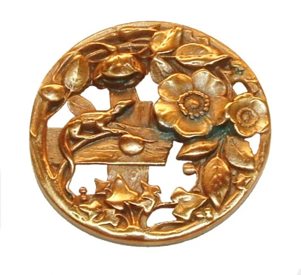 Vtg Horseradish Flowers & Lizard on Fence Circle Openwork Elven Style Brooch