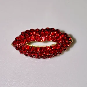 Red Lips Rhinestone Brooch Pavé Scatter Pin Mouth Lipstick Sassy Gold Tone
