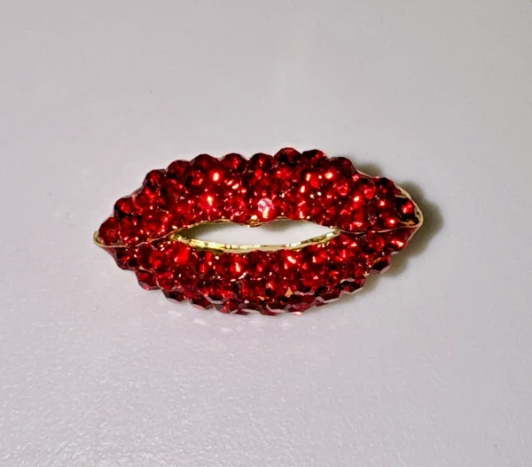 Red Lips Rhinestone Brooch Pavé Scatter Pin Mouth Lipstick Sassy Gold Tone