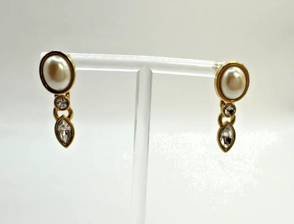 Vtg MONET Faux Pearl Cabachon & Rhinestones Gold Tone Classic Earrings Pierced