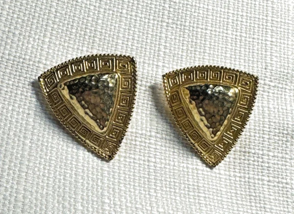 Vtg Whiting & Davis Gold Tone Earrings w/Greek Key Meander & Hammered Pattern