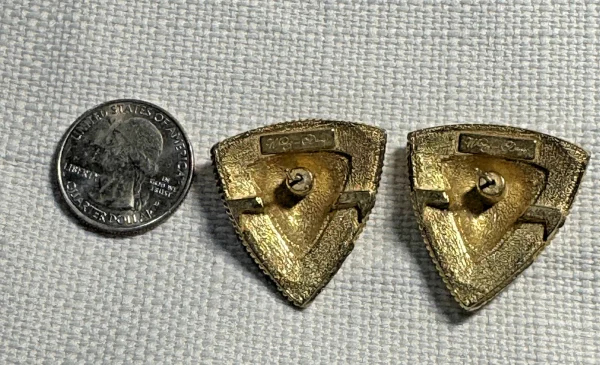 Vtg Whiting & Davis Gold Tone Earrings w/Greek Key Meander & Hammered Pattern