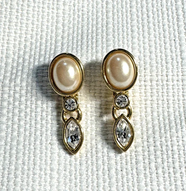 Vtg MONET Faux Pearl Cabachon & Rhinestones Gold Tone Classic Earrings Pierced