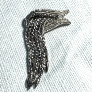 suzanne Uploaded to: Vtg Monet Silver Tone Tassel Chain Brooch Pin