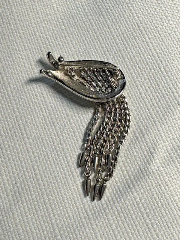 suzanne Uploaded to: Vtg Monet Silver Tone Tassel Chain Brooch Pin