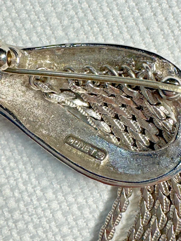 suzanne Uploaded to: Vtg Monet Silver Tone Tassel Chain Brooch Pin