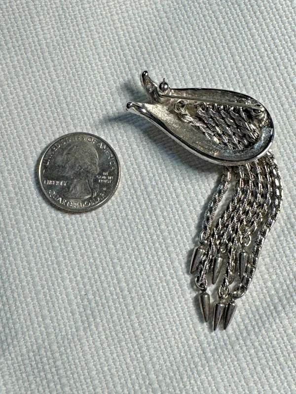 suzanne Uploaded to: Vtg Monet Silver Tone Tassel Chain Brooch Pin